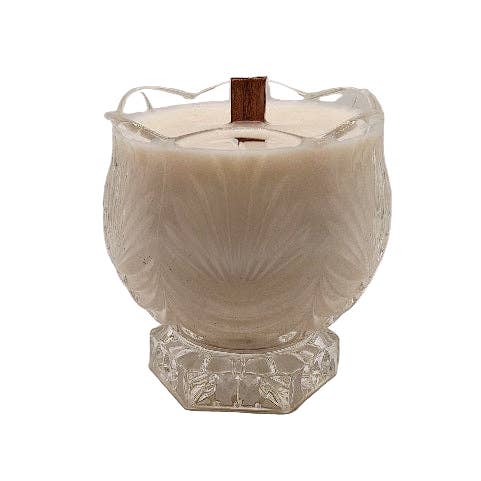 Candela in cera di soia con stoppino in legno e cristallo di piombo per la vendita all'ingrosso da parte di Beloved Bijou Adornments and Apothecary