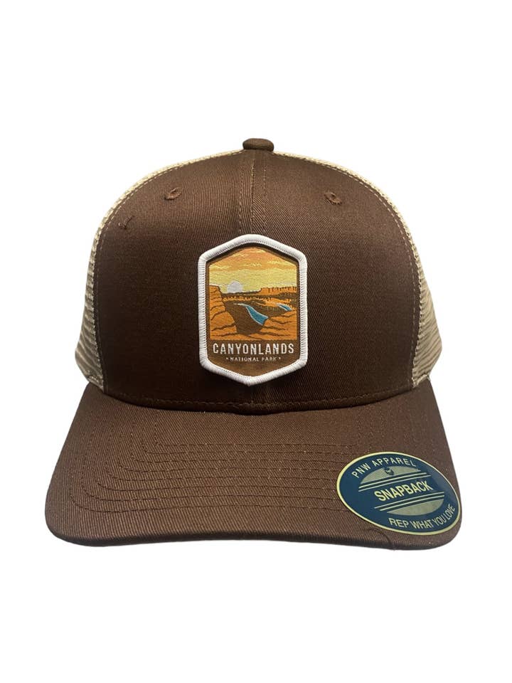 Casquette avec dos en maille et dos en maille du parc national de Canyonlands pour la vente par PNW Apparel