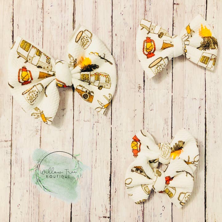 Camper dehors pour la vente par Willow Tree Boutique