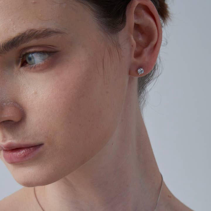 Perimade & Co. LLC - Vente Clous d'oreille - Boucles d’oreilles puces moissanite à quatre griffes en argent sterling 9251