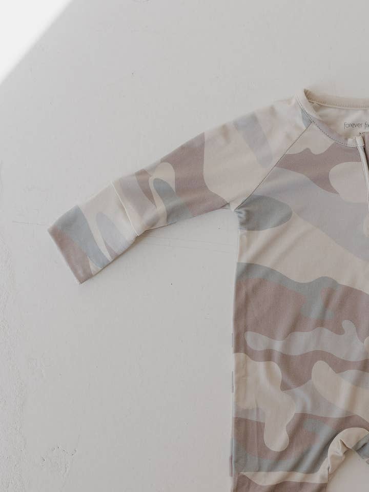 Forever French Baby - Wholesale Slaappak - Baby - Bamboe Rits Pyjama | Camouflage7