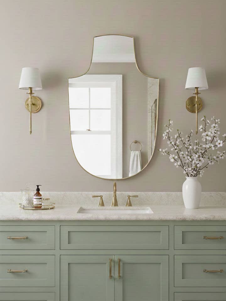 Bogenförmiger Schild – Handgefertigter Badezimmerspiegel aus Messing für den Großhandel von Palmeraies