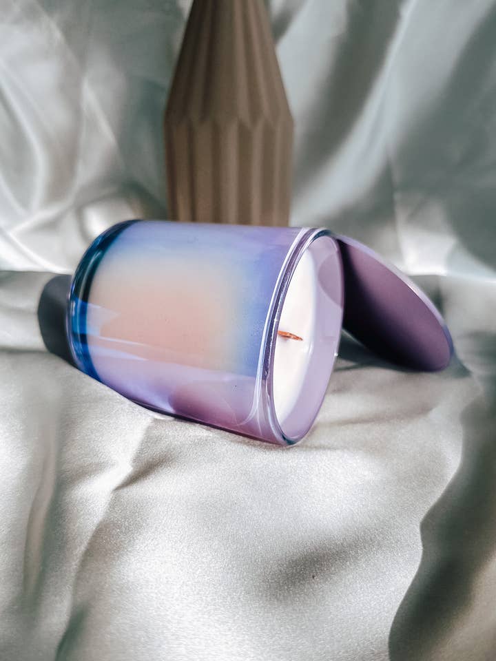 12oz luxe iriserende paarse kaars voor wholesale door Lava Candle Company