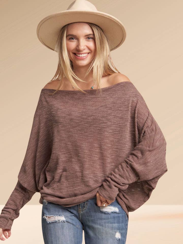 LYT15300SOLID - HAUT EN TRICOT À COL BATEAU pour la vente par Madelyn