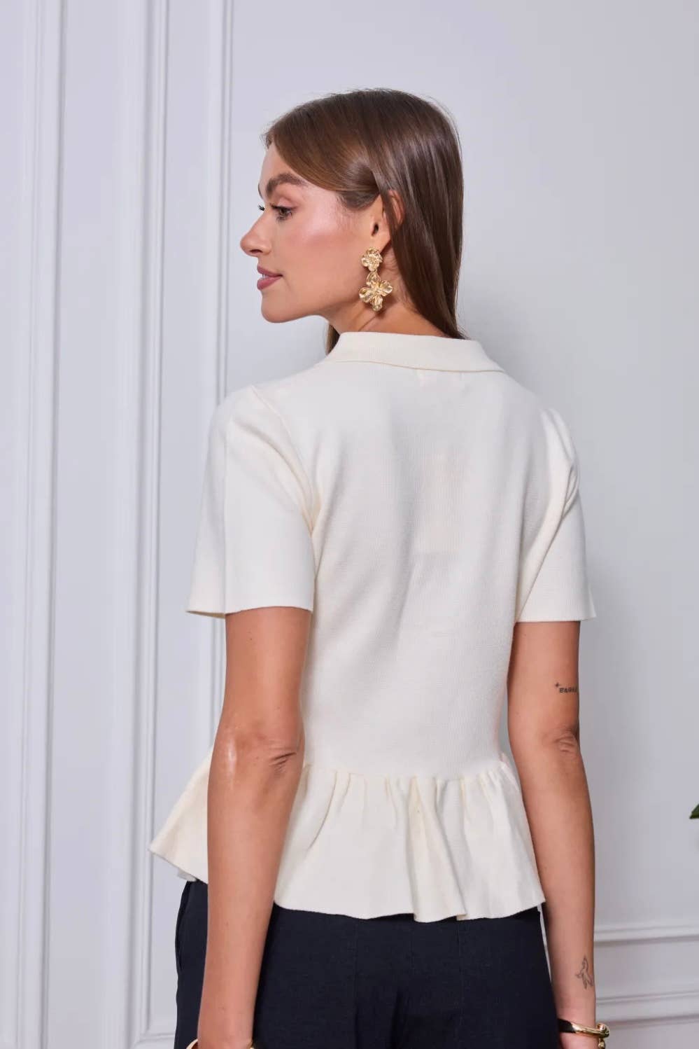 Frime - Wholesale Blouse - Women's - Claudine collar top with ruffled hem - 26987