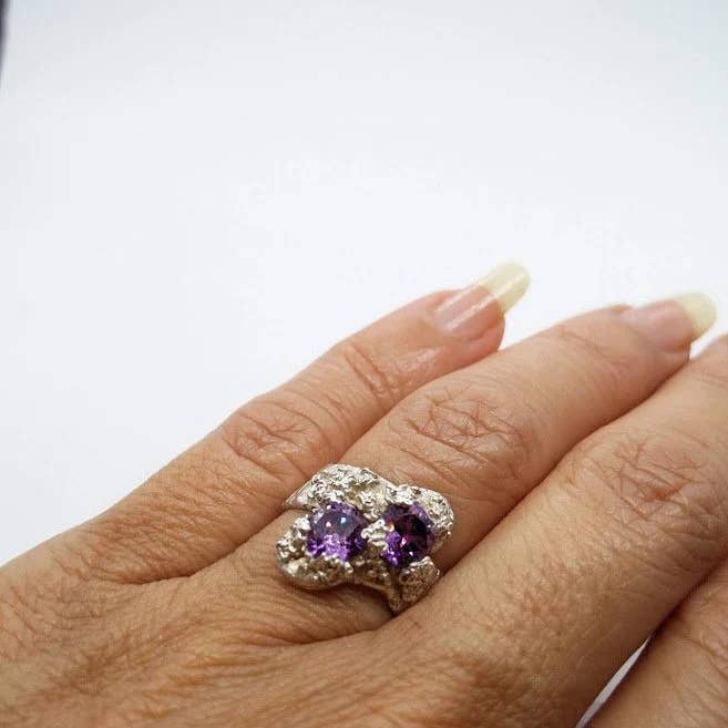 Anello in argento puro e zircone viola per la vendita all'ingrosso da parte di ArtBi Design