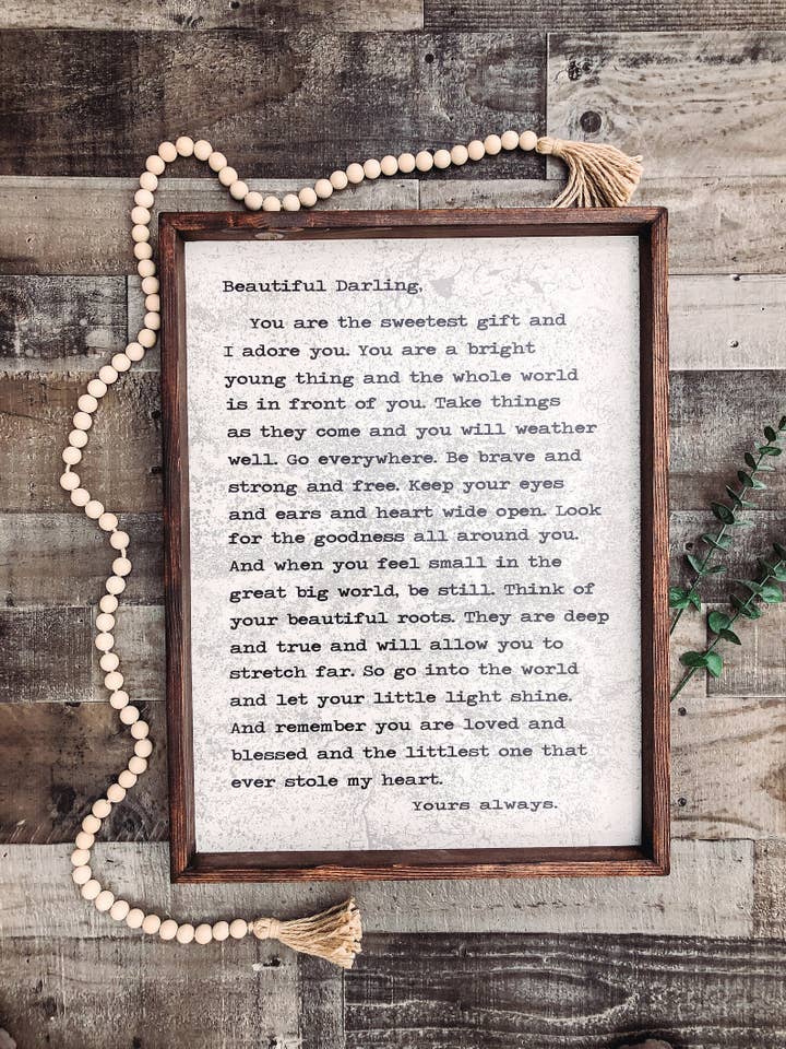 Bella lettera di citazione «Darling» per Sophie con cornice in legno per la vendita all'ingrosso da parte di Willie & Dolly Designs