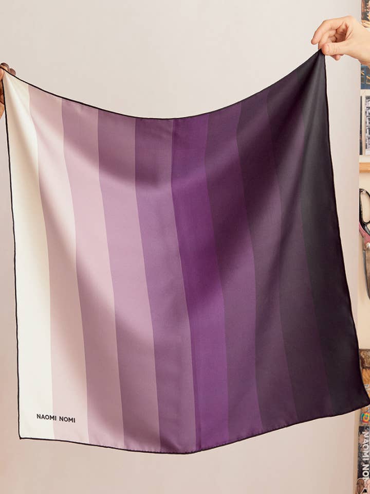 Écharpe The Gradient (gros twill de soie violet) pour la vente par NAOMI NOMI