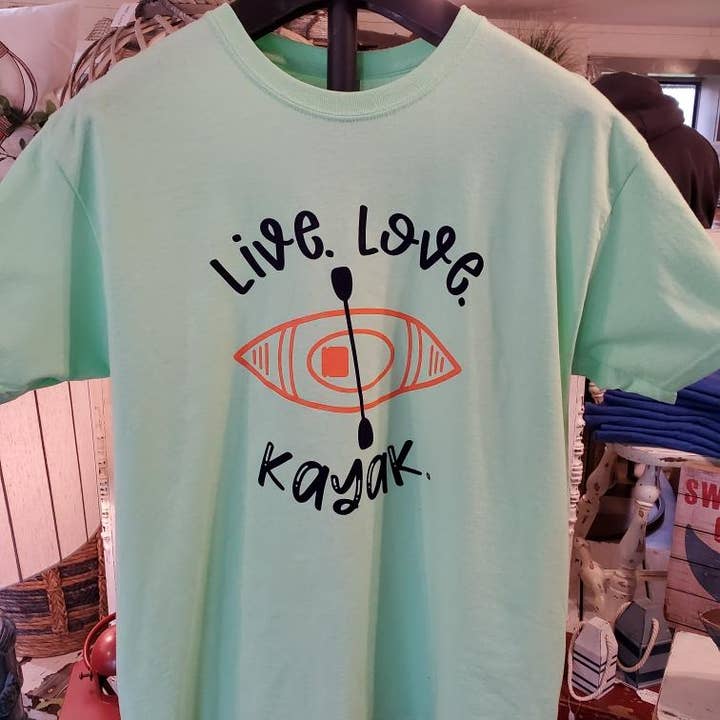 En direct. L'amour. Kayak. pour la vente par Lake It To The Limit and Possibili-Tees Apparel