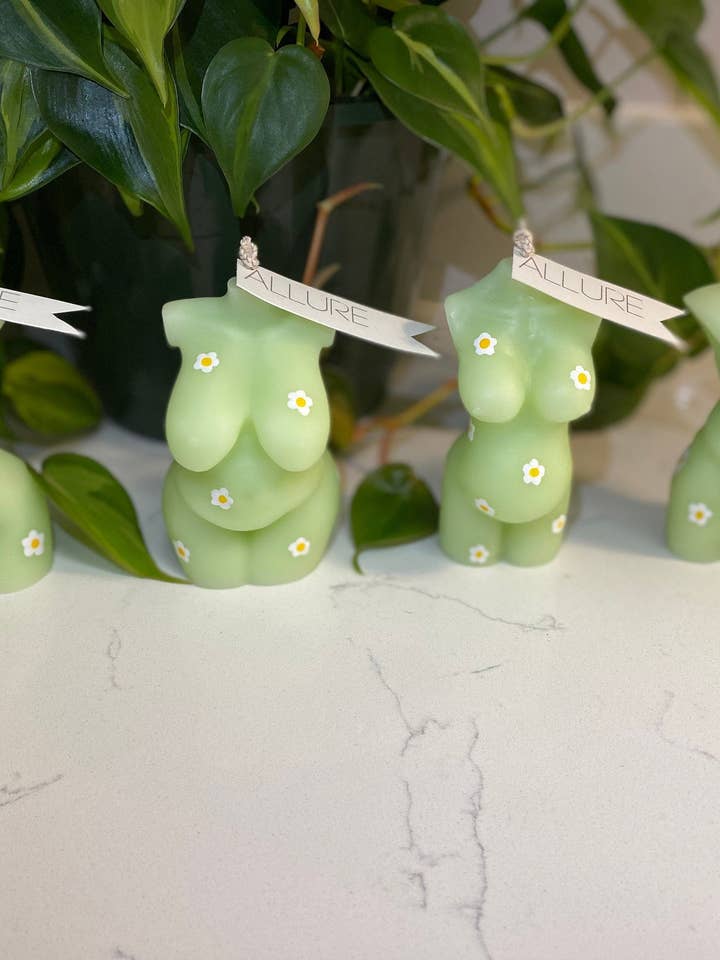 Candela per il corpo Daisy Goddess dipinta a mano per la vendita all'ingrosso da parte di Allure Wax Works