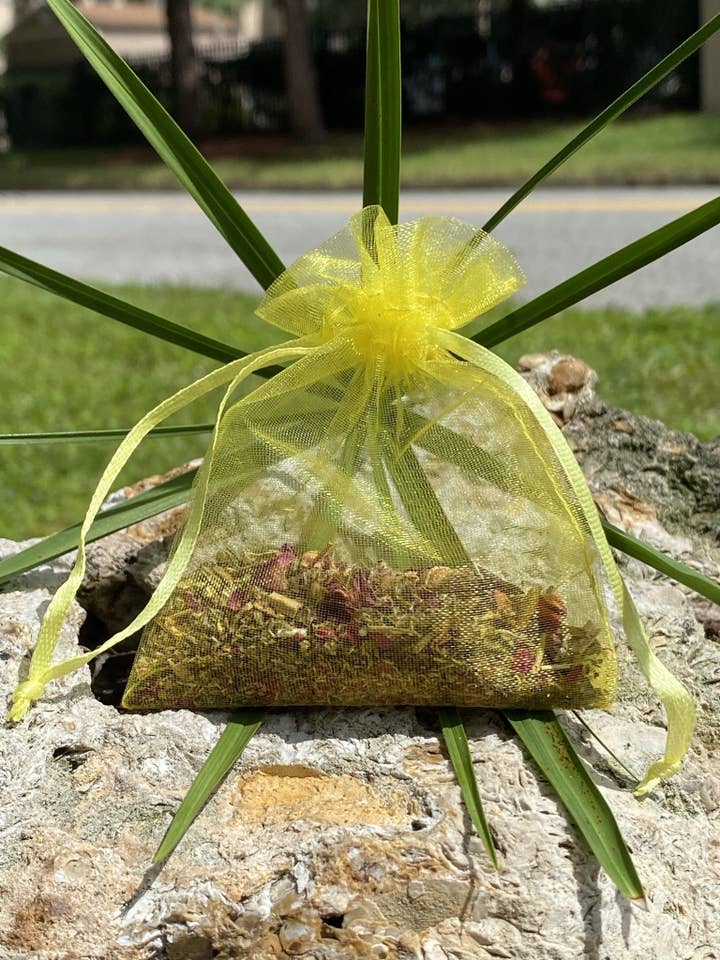 Sachet de bonnes énergies pour la vente par Megans Mystics