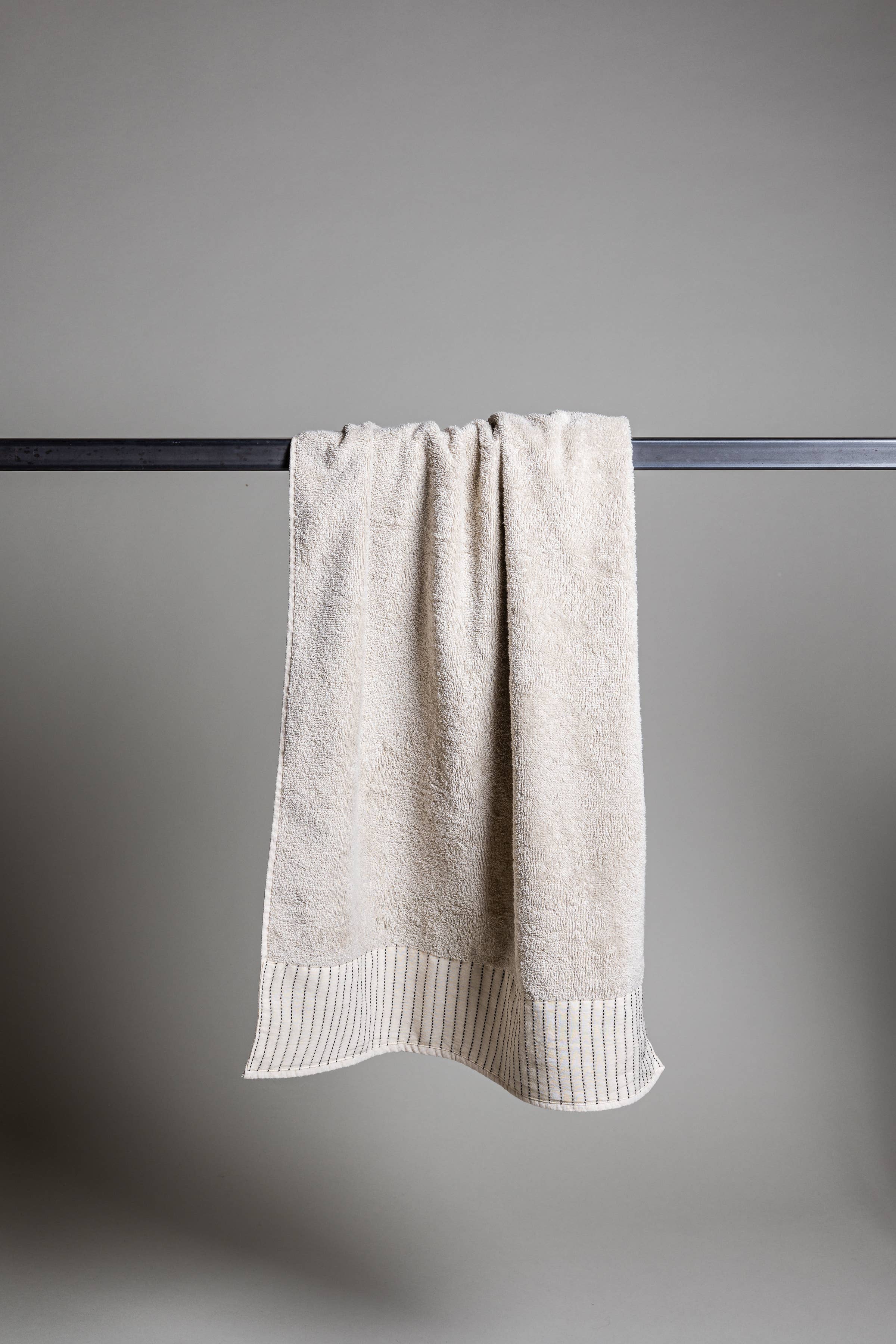 FEELUM homelinen by David Home srl - Vente Serviettes de bain - Ensemble de salle de bain PREVIEW en coton 100 %, fabriqué en Italie7