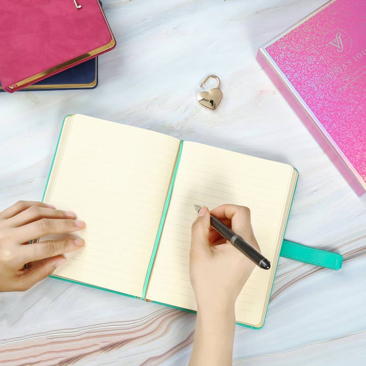 Victoria's Journals - Wholesale Journal/Diary - Kids - Heart Lock Diary for Girls with Key (Iridescent Pink)