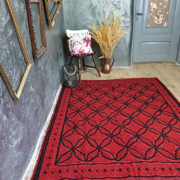 MADE WITH LOVE RO SRL - Vente Tapis - Tapis roumain en laine tissé à la main en rouge et noir2