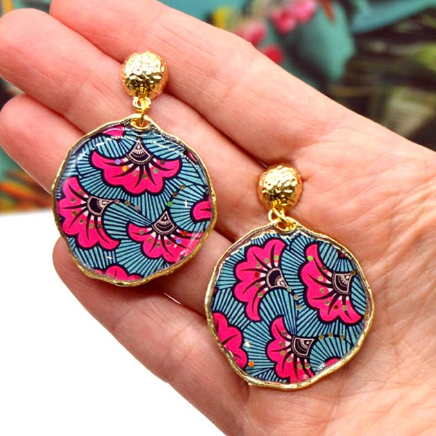 Orecchini artigianali con cera e resina dorata – Gioielli colorati fatti a mano in Francia per la vendita all'ingrosso da parte di SUNKRIS