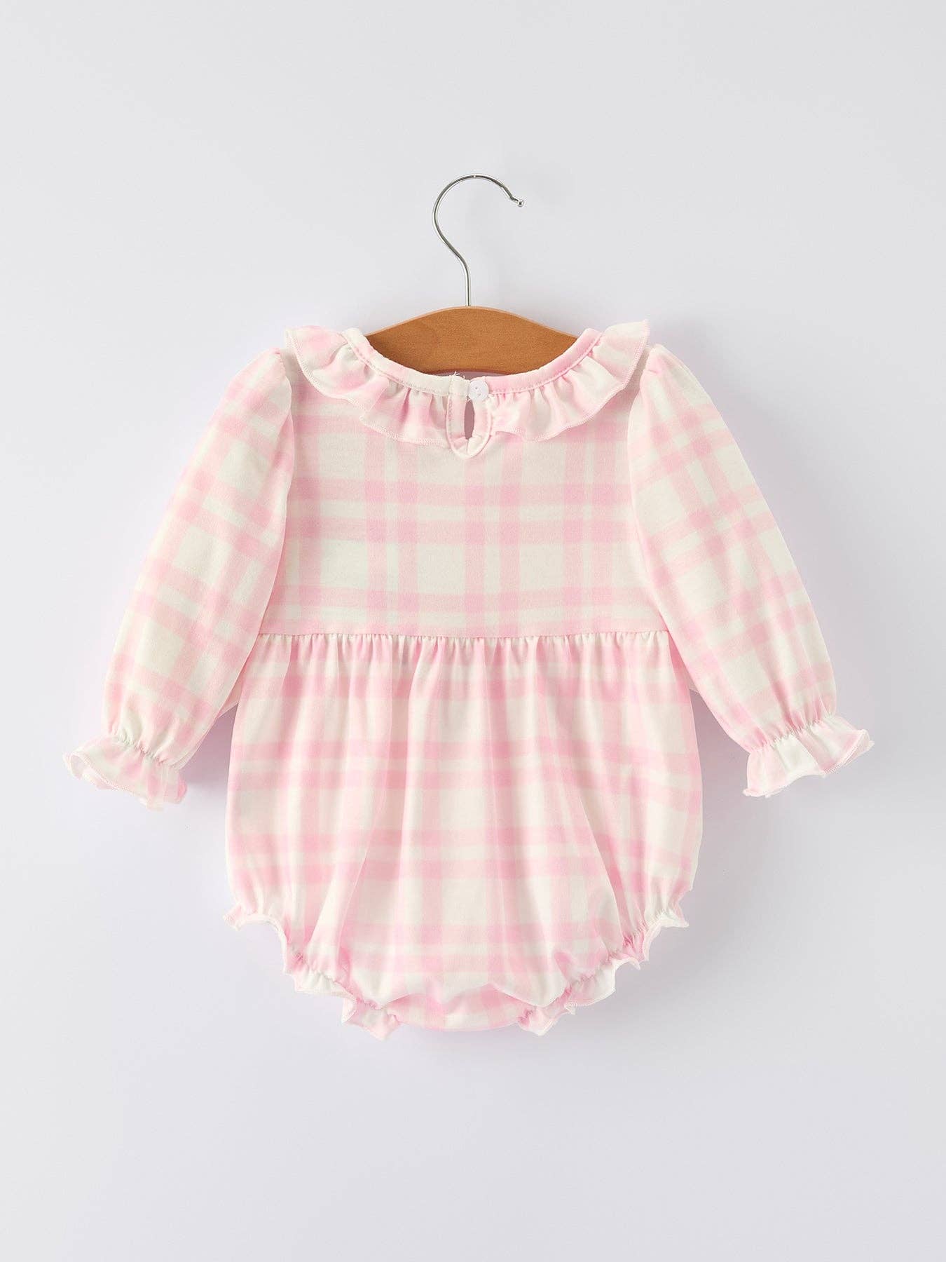 Rylee Faith Designs – Großhandel Body (ohne Füße) – Baby – Rosa kariertes Rüschen-Ballettschuh-Stickerei-Langarm-Strampler1