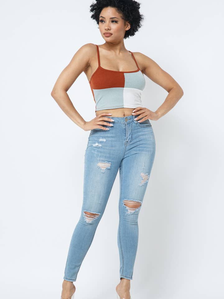 Julia by LoveJ – Top de malha - Mulher por atacado – Top recortado em bloco colorido sem mangas