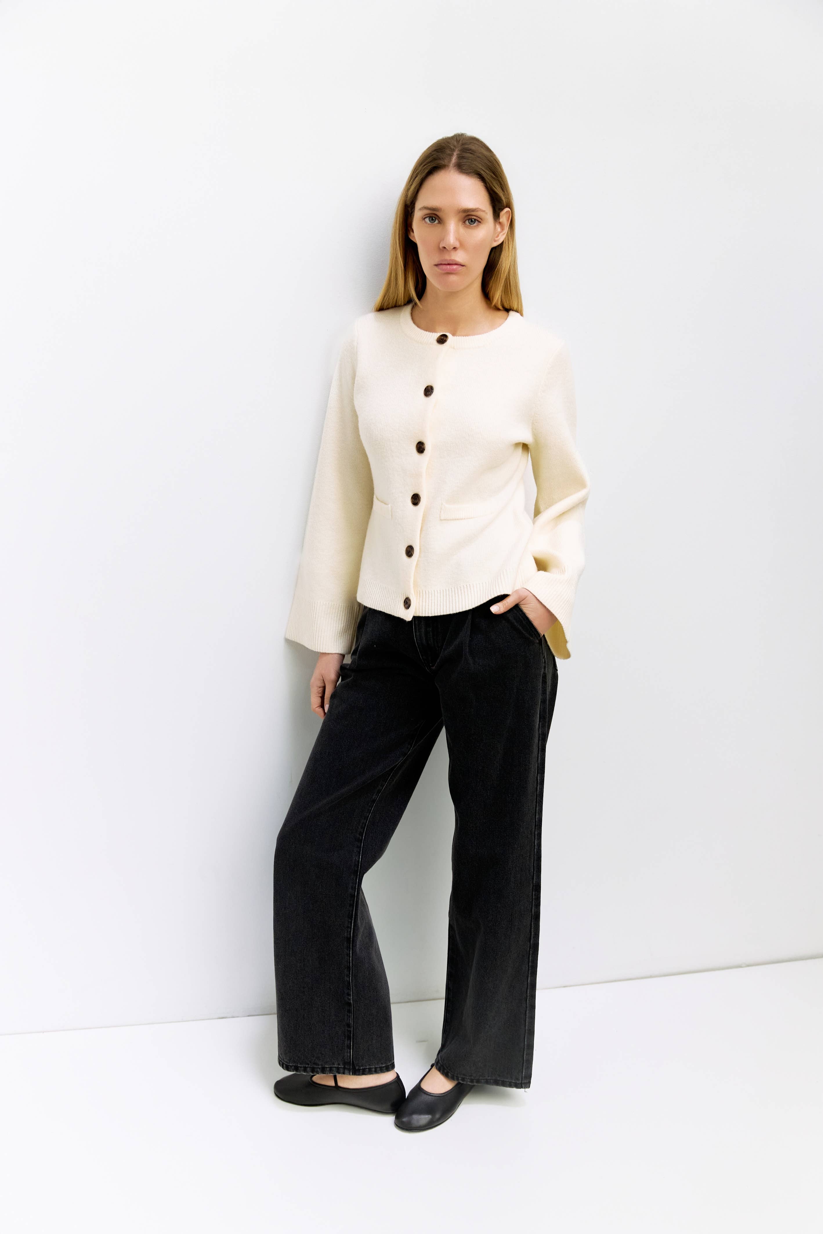 MOD REF – Engroshandel Cardigan - Dame – The Tyler Cardigan | Kvindesweater med klokkeærmer og knapper6