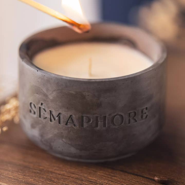 The Café café Duftkerze für den Großhandel von Maison Sémaphore