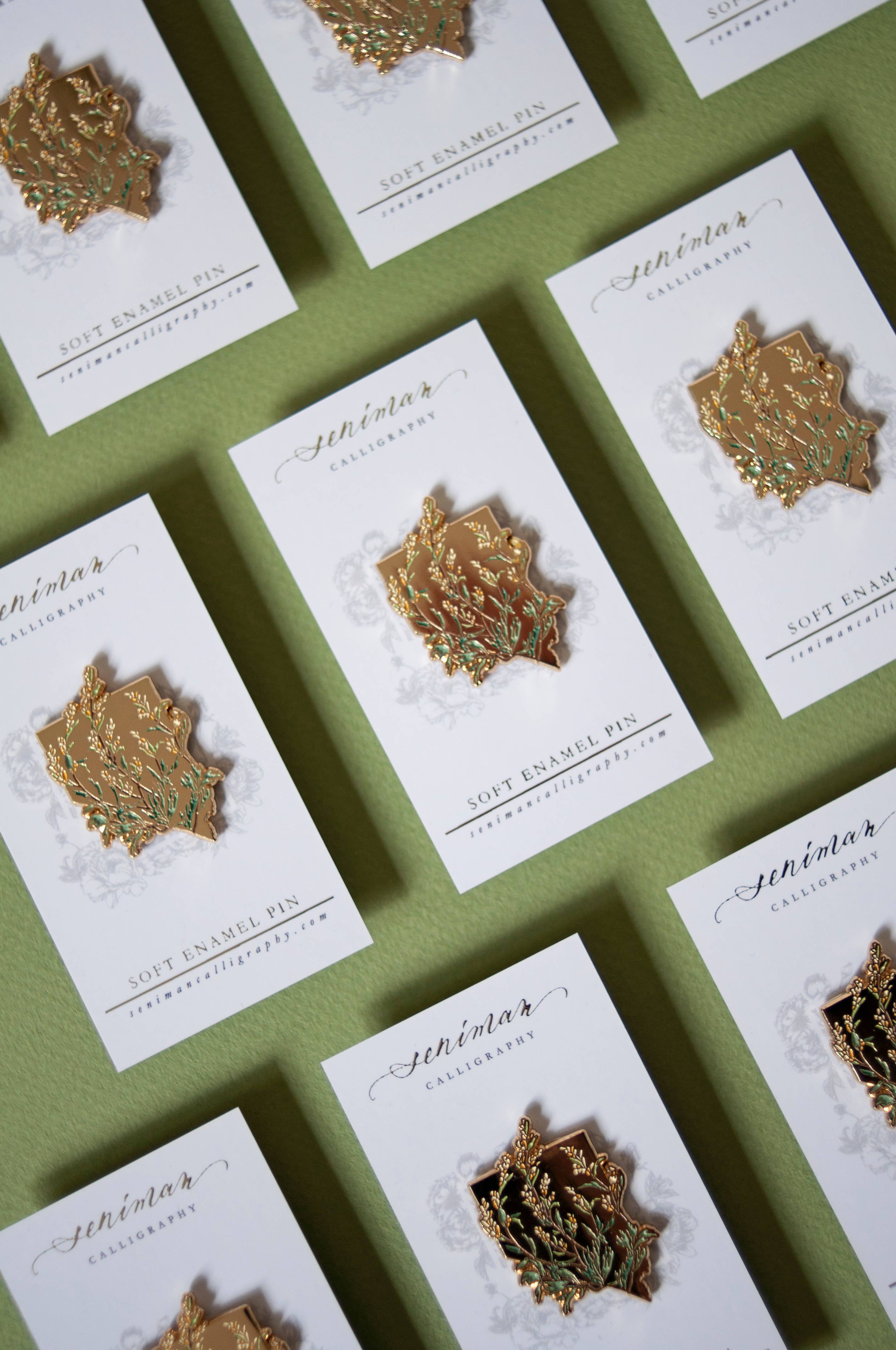 Seniman Calligraphy - Vente Épinglettes/boutons - Épinglette en émail souple Nevada Sagebrush2