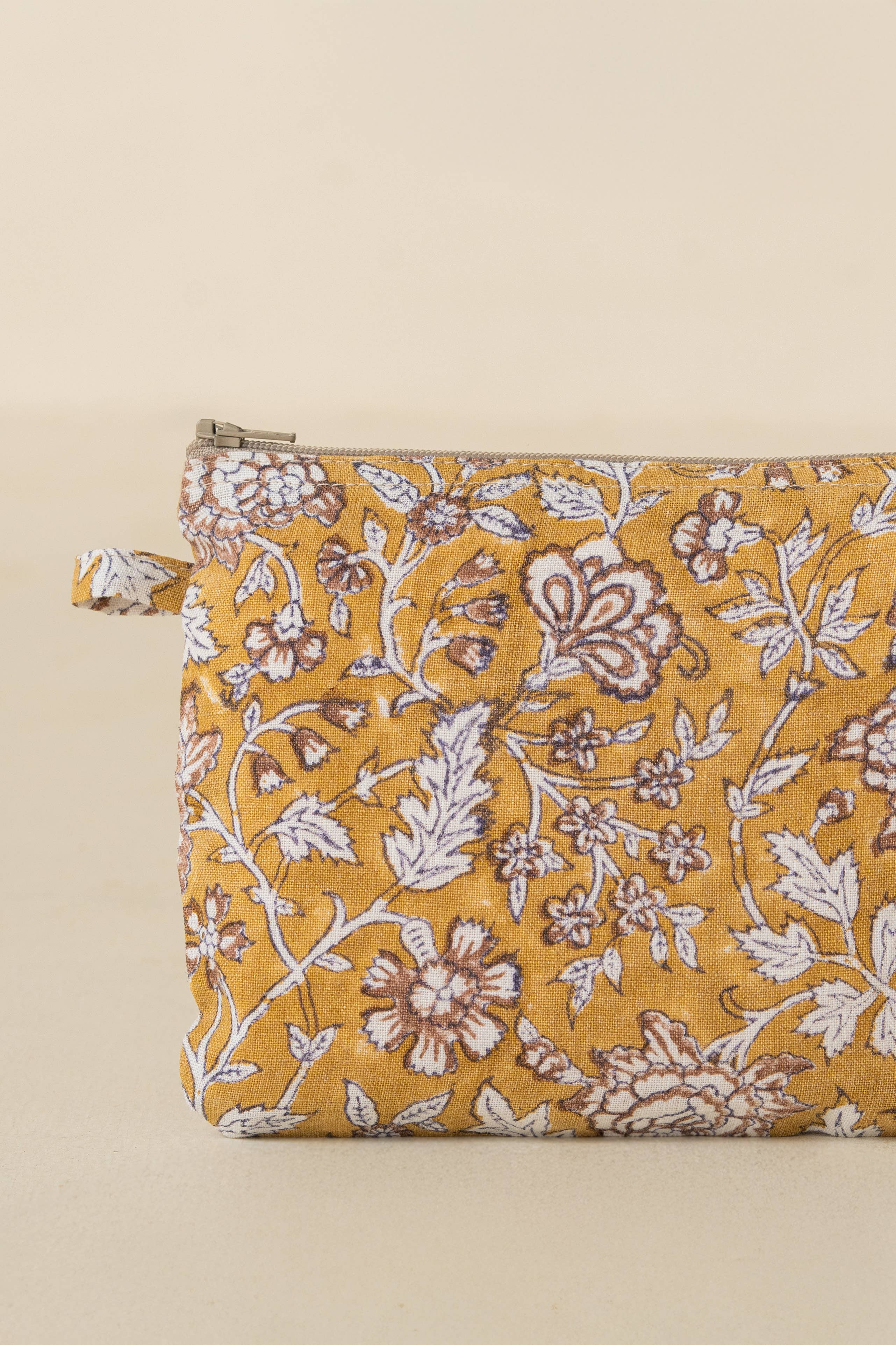 Live Linen – Engroshandel Posetaske - Dame – Dekorativt bloktryk Eska linned lille pung – Nem at bære1