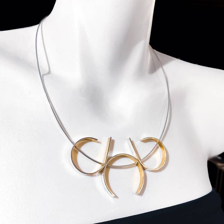 Ras de cou Lux Trio S+G, une touche de luxe minimaliste argentée pour la vente par AW | MW