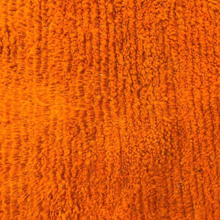BohoVibeCraft – Engroshandel Løst tæppe – Engros Orange Marokkansk Tæppe | Uldtæppe med Fed Stribet Kant4