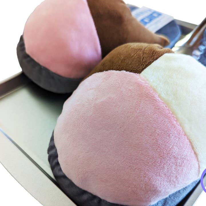 Xochico - Wholesale Slippers - Women's - PANtuflas!! Pan Dulce Plush slippers15