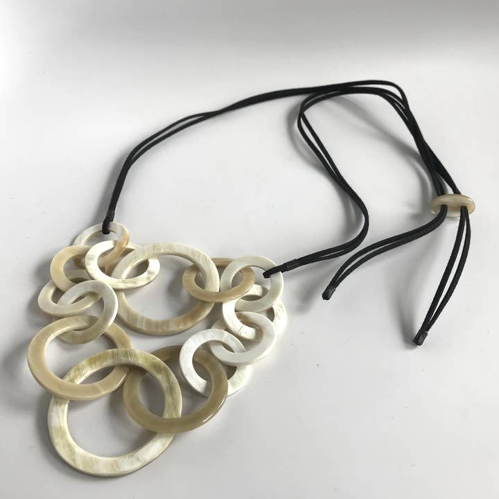 Up-Cykled Horn 2 Strand runda länkar halsband för wholesale av Belart Fair Trade