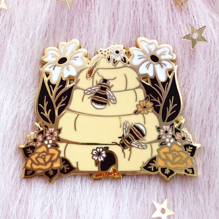 Lilly Baik - Wholesale Lapel Pin/Button - Beehive Enamel Pin0