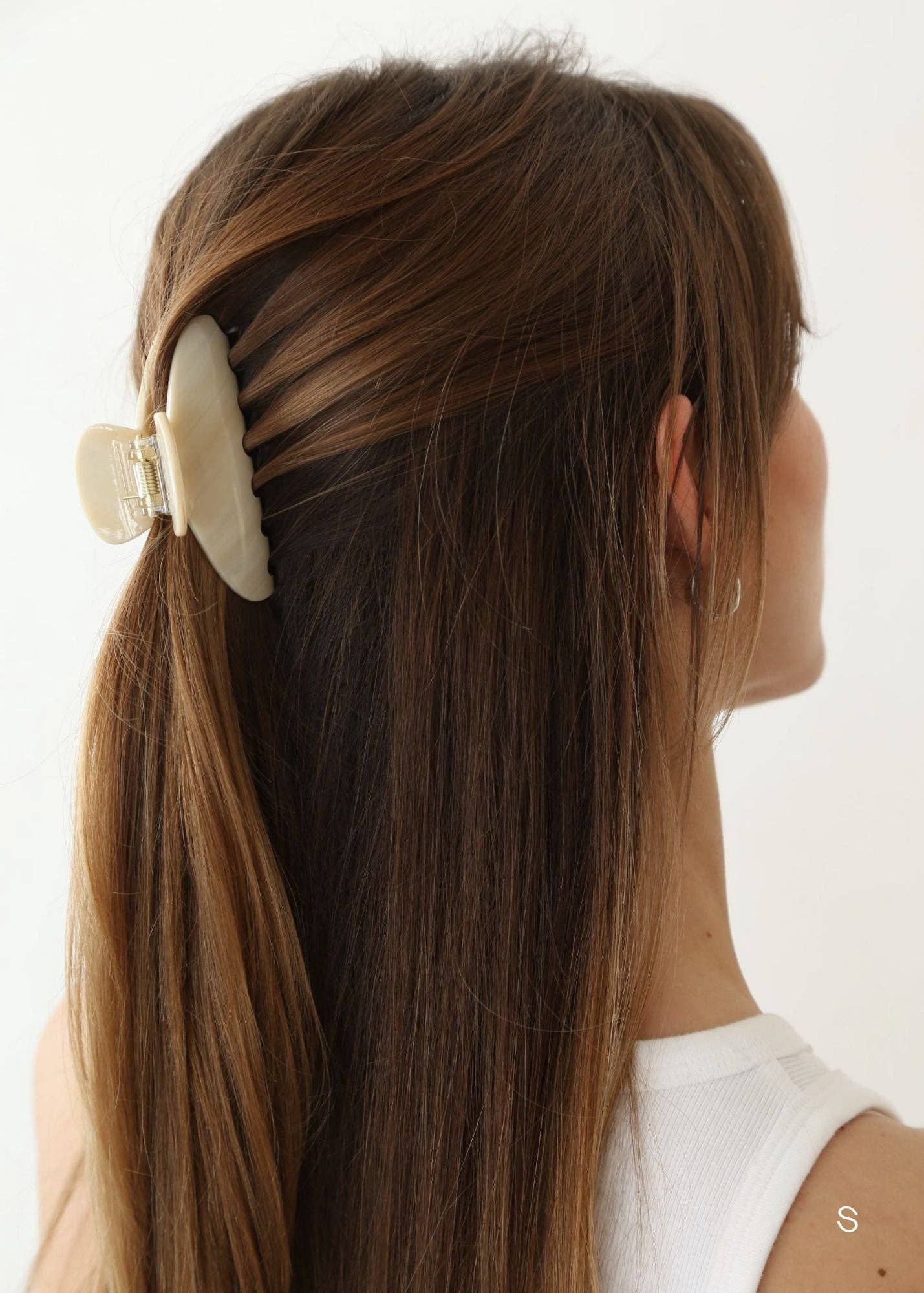 Kōv Essentials (No duties or tariffs for CA+USA) - Wholesale Hair Clip - Women's - Demi Clip in Vanilla1