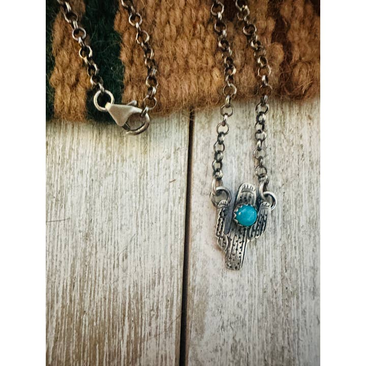 Nizhonitradersllc - Venta al por mayor Collares con colgantes/abalorios - Collar de plata de ley navajo y cactus turquesas