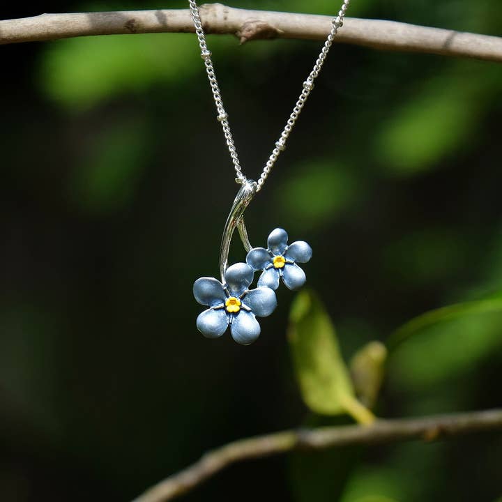 Halskette mit Blumenanhänger Forget Me Not, Blau für den Großhandel von Alexander Thurlow & Co Ltd