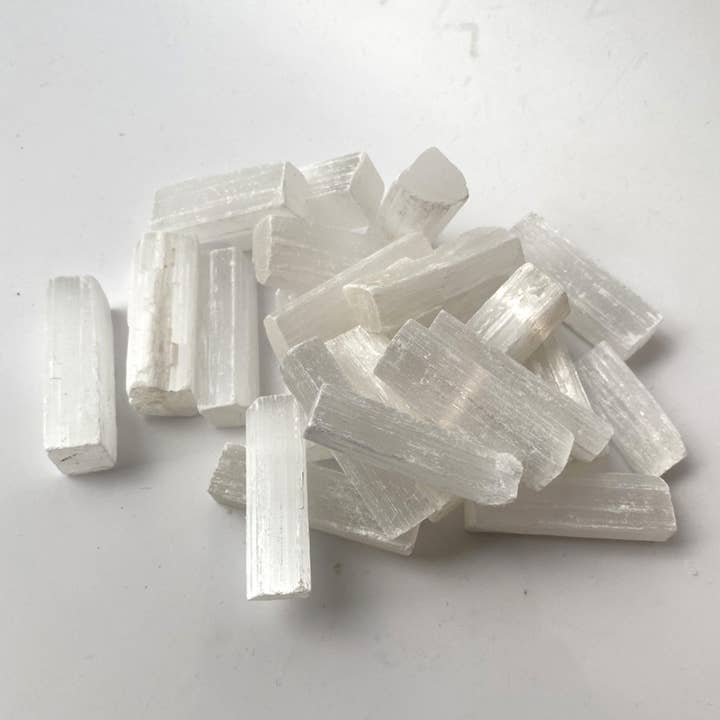 VIE - Wholesale Spiritual Stone/Crystal - Selenite Chunks & Sticks, 1kg Pack10