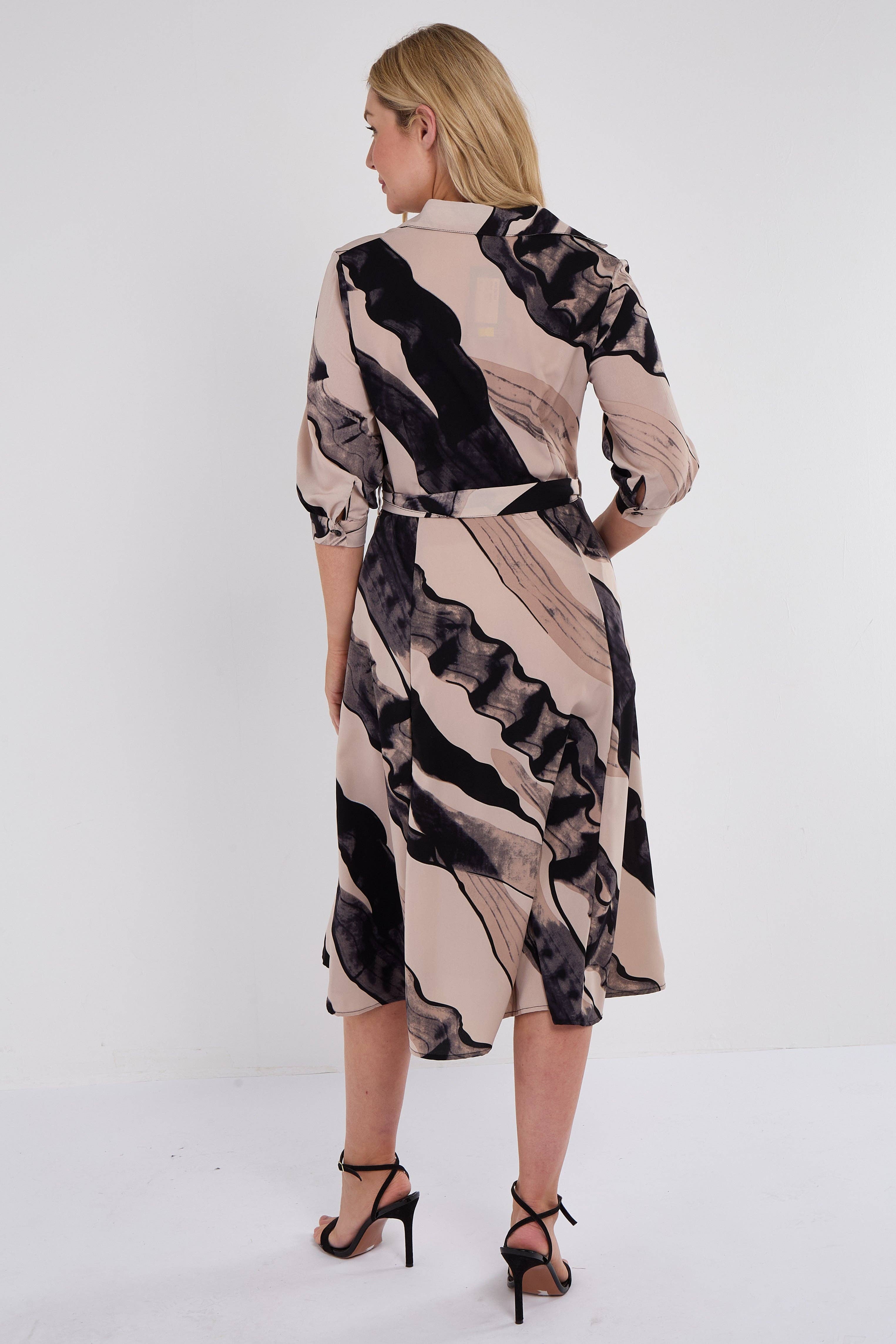 beige Abito camicia midi nero a mezza manica con stampa astratta beige in vendita all'ingrosso su Faire7
