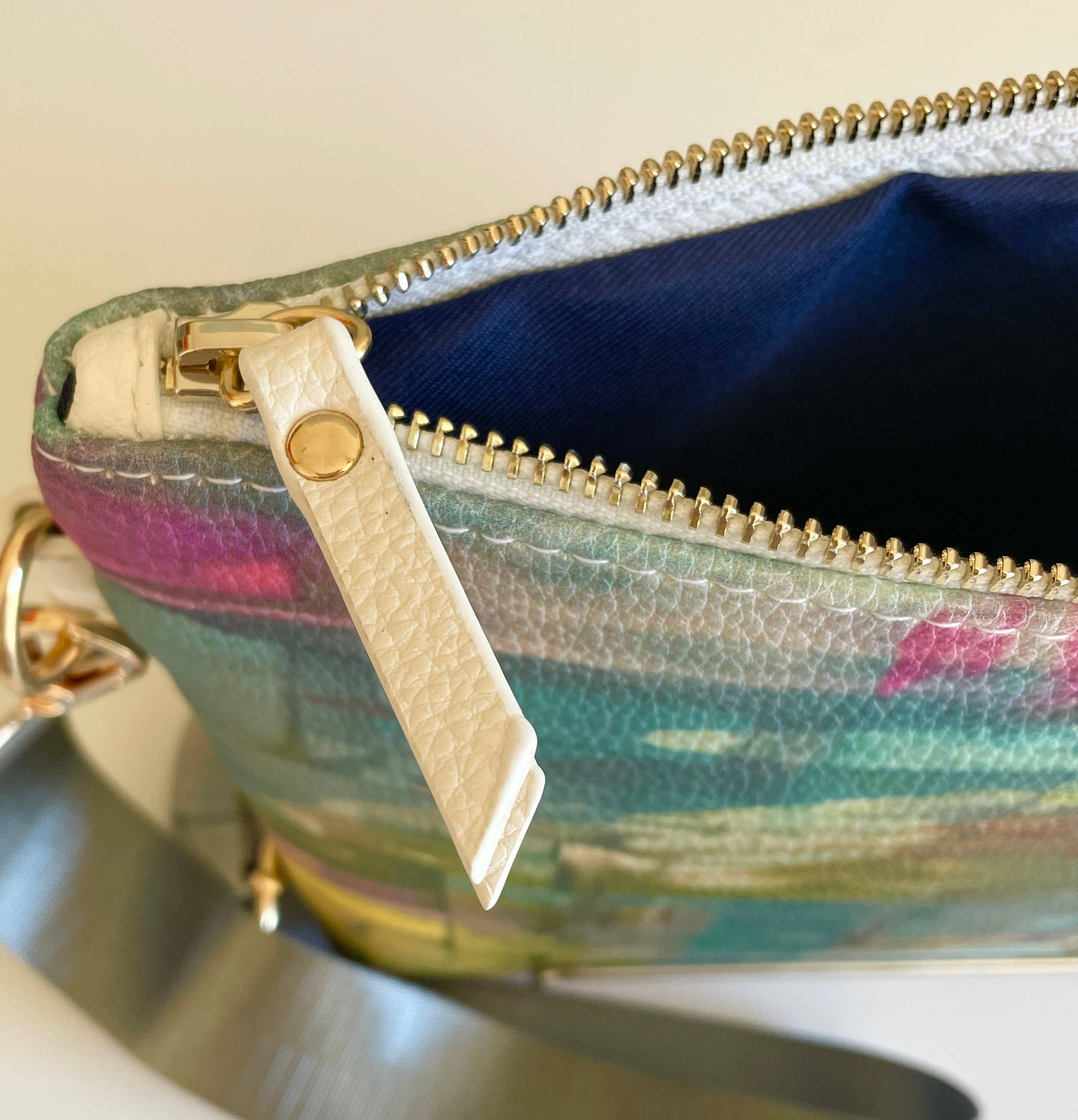 Delisch Jewelry & Accessories - Wholesale Crossbody Bag - Women's - CERISE AQUA CROSSBODY HANDBAG3