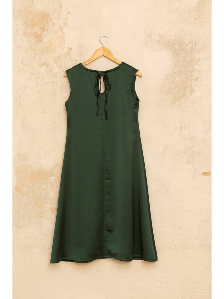 Cottyfish - Vendita all'ingrosso Vestito - Donna - Vestito verde in raso con tagli sul davanti e sul retro3