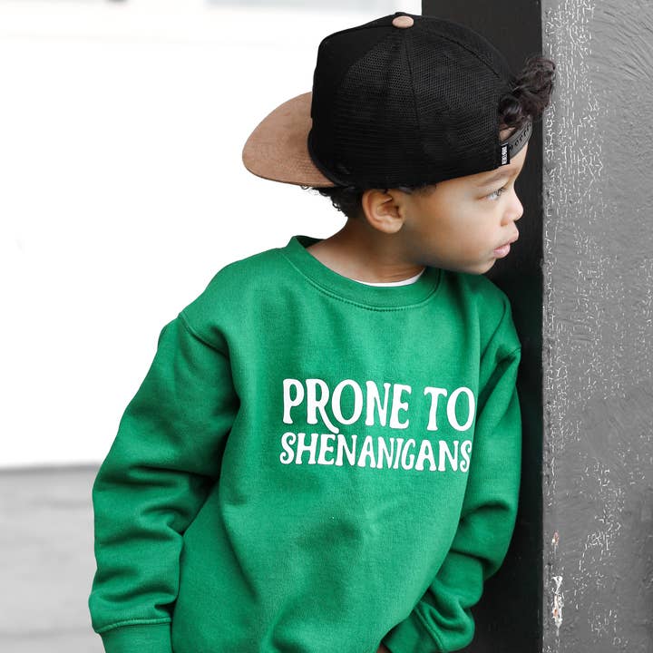 Enclin aux espiègleries | Sweat-shirt de la Saint-Patrick pour enfants pour la vente par Holland Ave Clothing