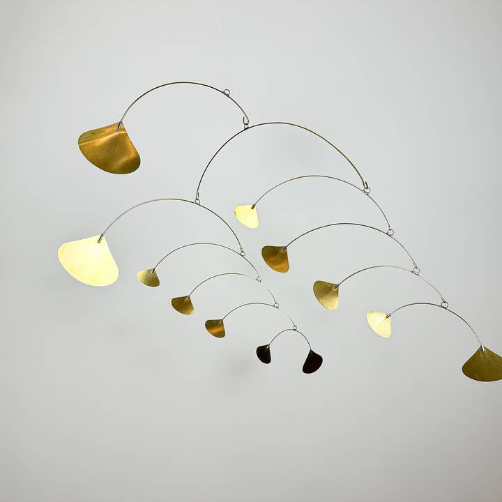Mobile | mobile suspendu | Mobile Ginkgo en laiton | laiton pour la vente par Kelly Design Mobiles