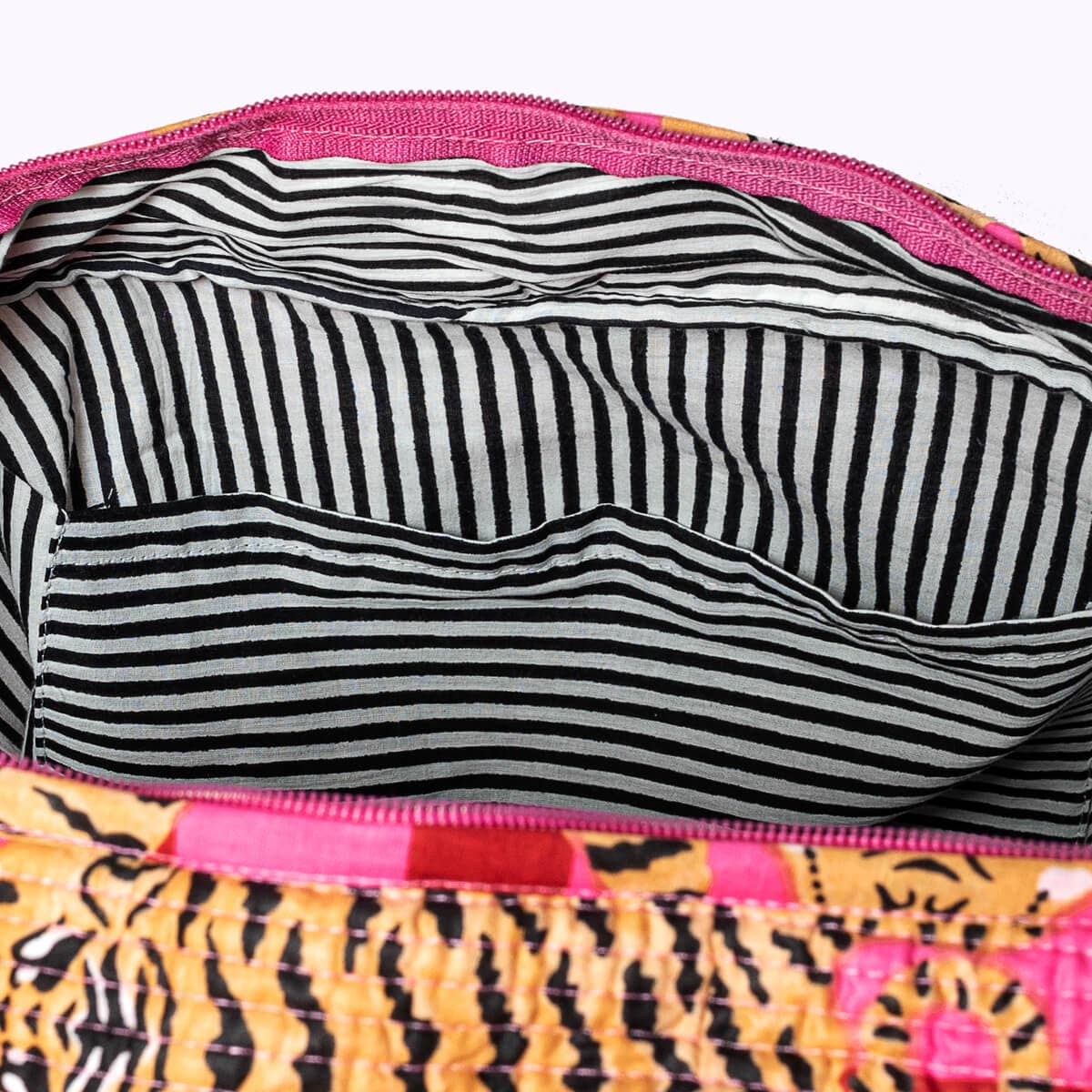 kikooni - Wholesale Weekender Bag - Women's - Large Travel Bag "Poppy Tiger LOVE"5