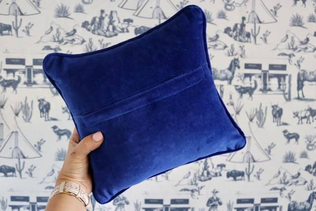 Southern Decorative – Großhandel Zierkissen – VORBESTELLUNG: Halte die Pferde Nadelkissen4