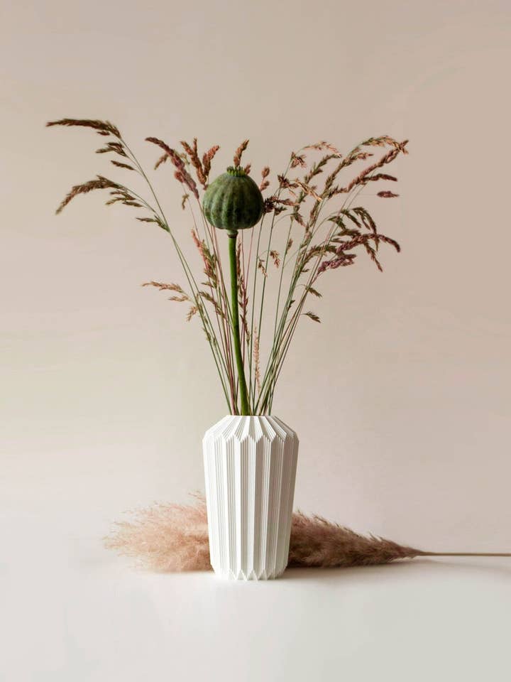 Alioth - 3D printed vase for dried flowers for wholesale by Grof Amsterdam