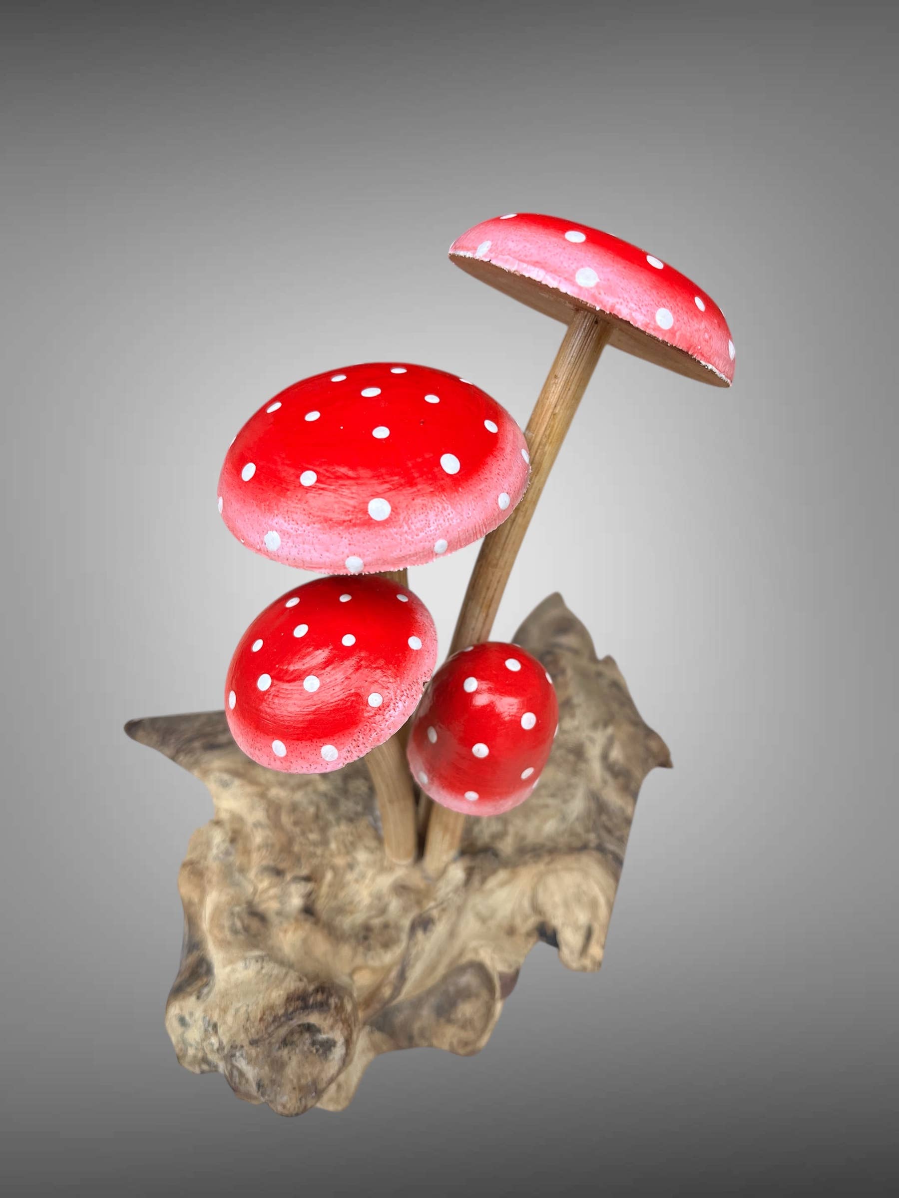 Batik Indah – Objeto de mesa decorativo por atacado – Cogumelos esculpidos e pintados em suporte de madeira - 15 cm3