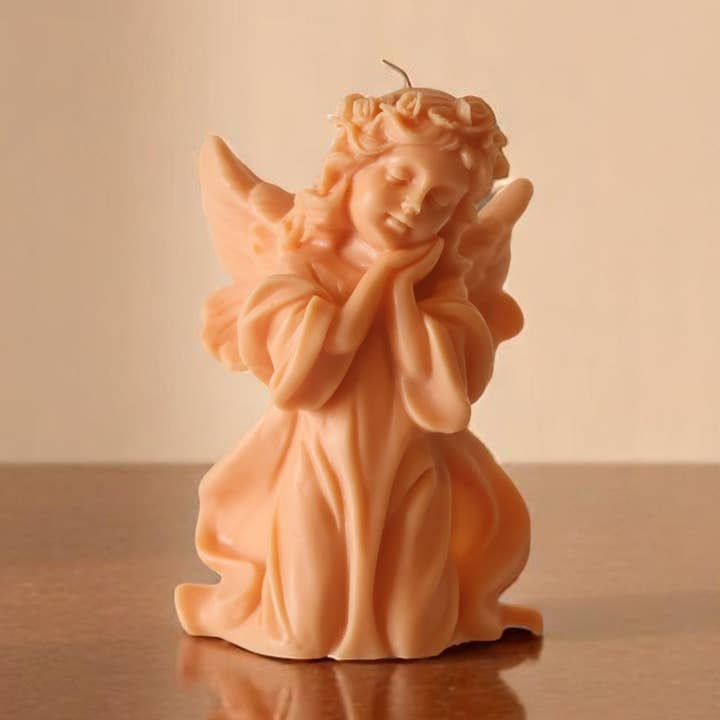 Grande bougie en forme d'ange 7,5 x 5 po - Angels pour la vente par Agaboo Candle