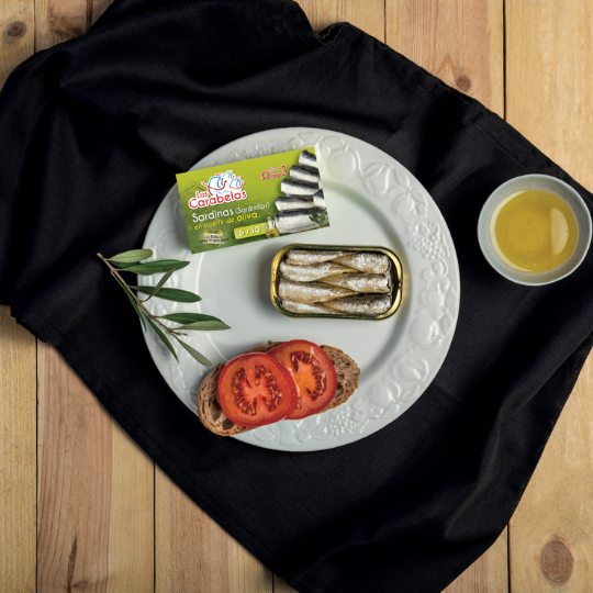 Gourmet World B2B - Wholesale Tinned fish - Small Sardines in Extra Virgin Olive Oil Las Carabelas 6x85g0