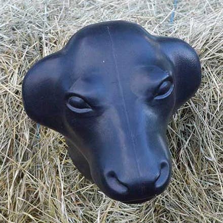 Mannequin à corder en plastique en forme de tête de veau avec deux pointes à balles de foin en métal de 14 po pour la vente par Smart Horse Gear