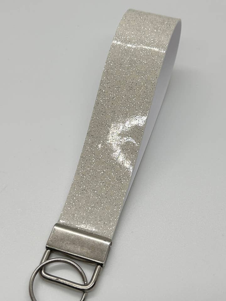 Glitzer-Schlüsselanhänger mit Schneeflockenmuster für den Großhandel von Sidekick Keychain Supply