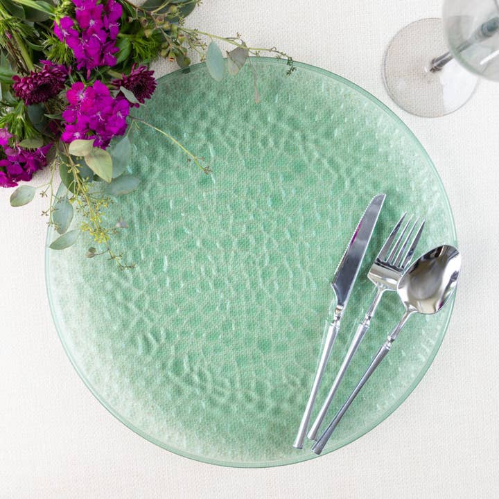 EcoQuality - Wholesale Charger plate - 13" Plastic Green Hammered Charger Plates1