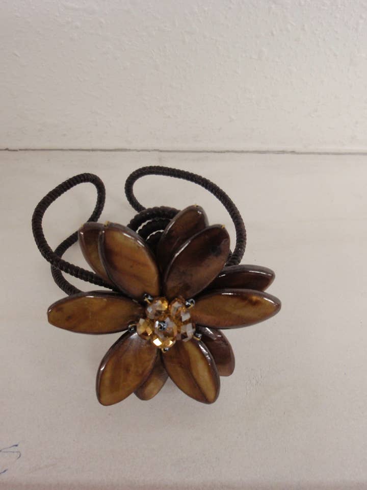 BROWN FLOWER STONE WIRE CUFF BANGLE BR-129 for wholesale by International Duru's