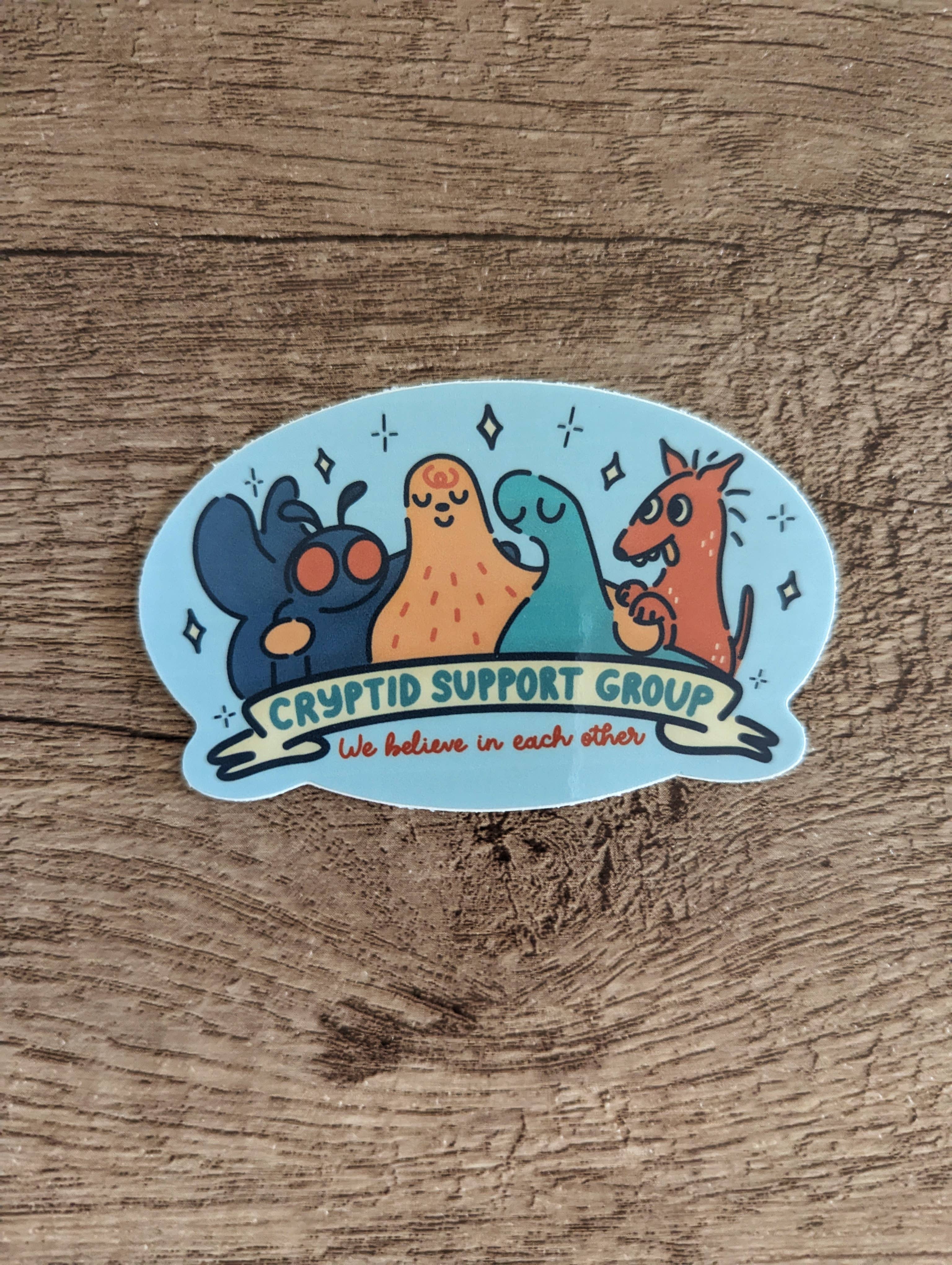 Sadsquatch – Großhandel Aufkleber – Cryptid Support Group - Süßer Sasquatch Mothman Vinyl-Aufkleber2